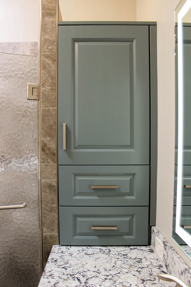 Example of a small transitional master porcelain tile and gray floor corner shower design in Cleveland with raised-panel cabinets, green cabinets, a two-piece toilet, beige walls, an undermount sink, quartz countertops, a hinged shower door and multicolored countertops