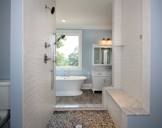 Small Modern Farmhouse in Charlottesville - Landhausstil - Badezimmer