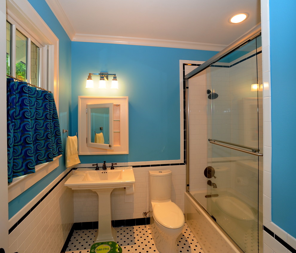 Inspiration for a timeless bathroom remodel in Little Rock