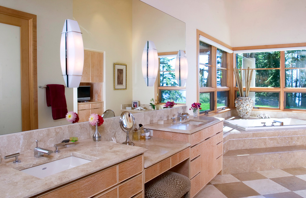 Cette image montre une salle de bain principale traditionnelle avec un placard à porte plane, des portes de placard beiges, une baignoire d'angle, un mur blanc, un sol en carrelage de porcelaine, un plan de toilette en calcaire, un sol multicolore et un plan de toilette beige.