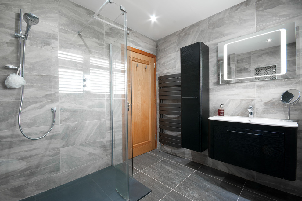 Inspiration for a contemporary bathroom in Belfast.