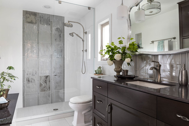 Before and After: Brass Warms a White-and-Gray Bathroom