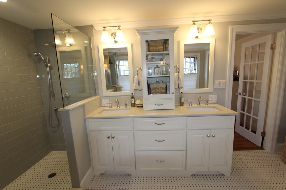 ボストンにあるトランジショナルスタイルのおしゃれな浴室の写真