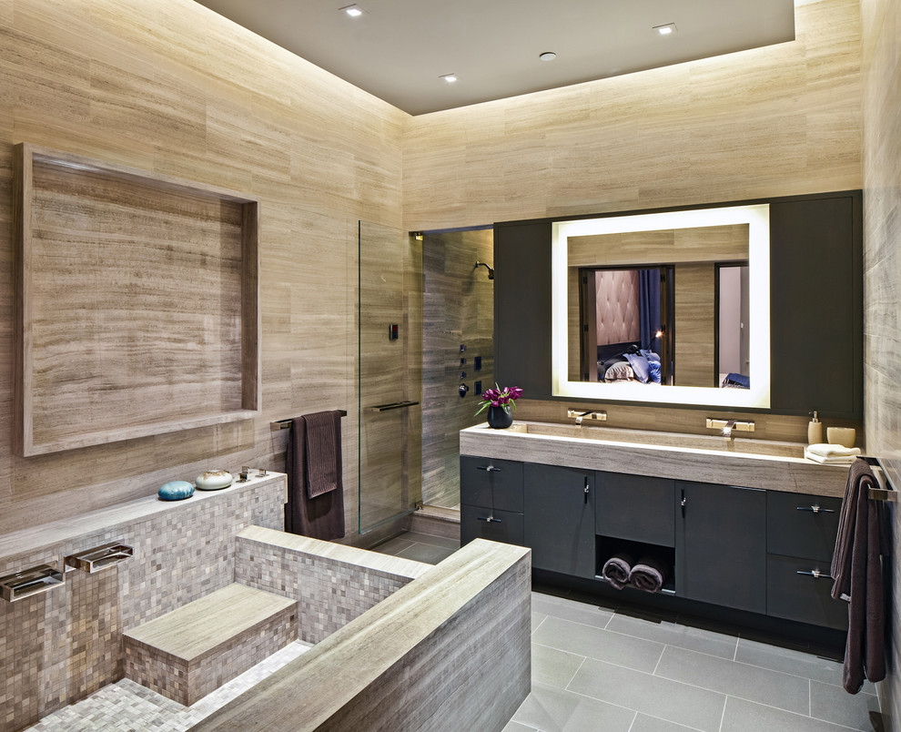 На фото: ванная комната в современном стиле с плиткой мозаикой и серыми фасадами с