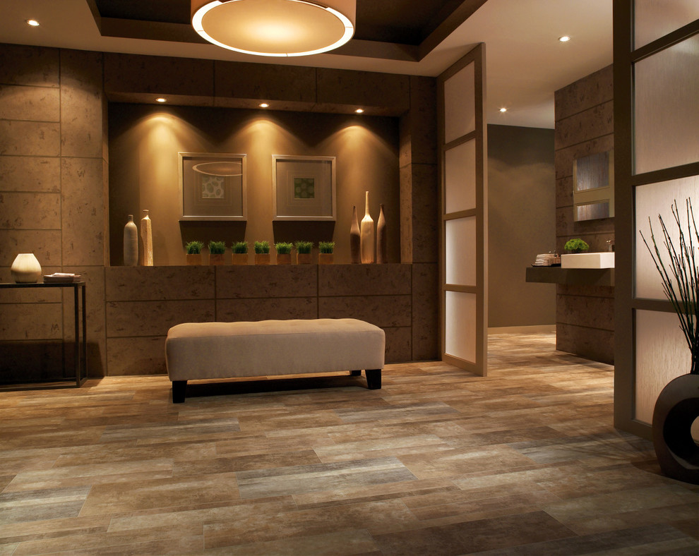 Foto di una grande stanza da bagno padronale classica con ante lisce, ante marroni, pareti marroni, pavimento in vinile, lavabo a consolle e pavimento multicolore