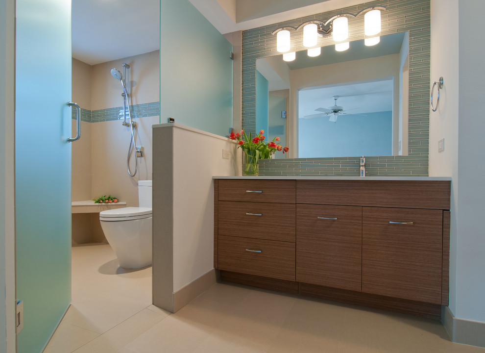 Foto de cuarto de baño actual con baldosas y/o azulejos de cemento