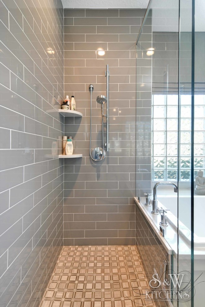 Example of a mid-sized trendy master gray tile and cement tile porcelain tile bathroom design in Tampa with shaker cabinets, gray cabinets, a two-piece toilet, gray walls, an undermount sink and quartz countertops