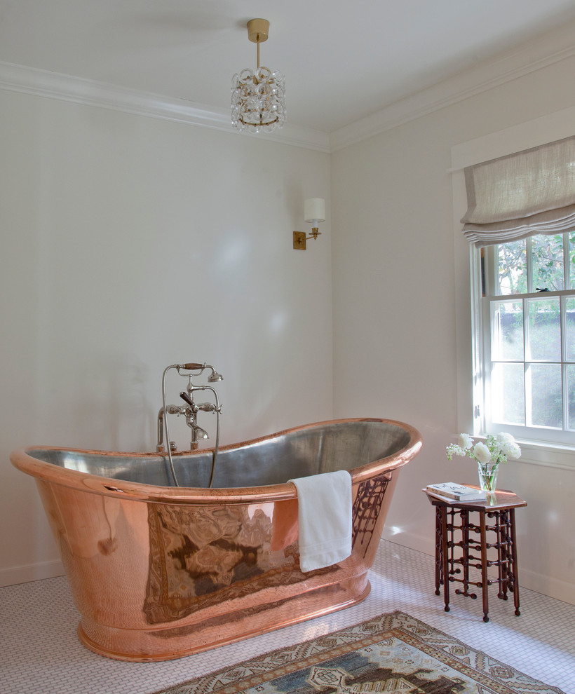 Imagen de cuarto de baño principal clásico renovado grande