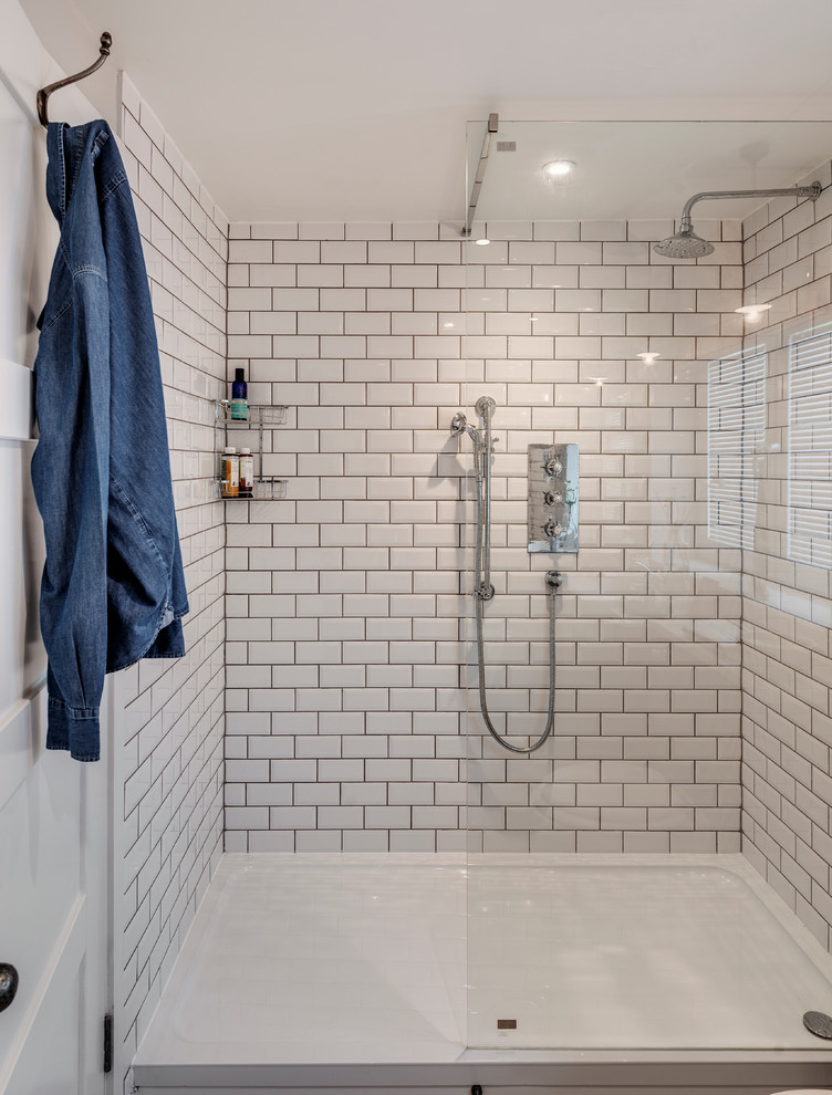 デヴォンにあるトラディショナルスタイルのおしゃれな浴室 (オープンシャワー) の写真