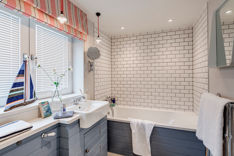 デヴォンにあるコンテンポラリースタイルのおしゃれな浴室の写真
