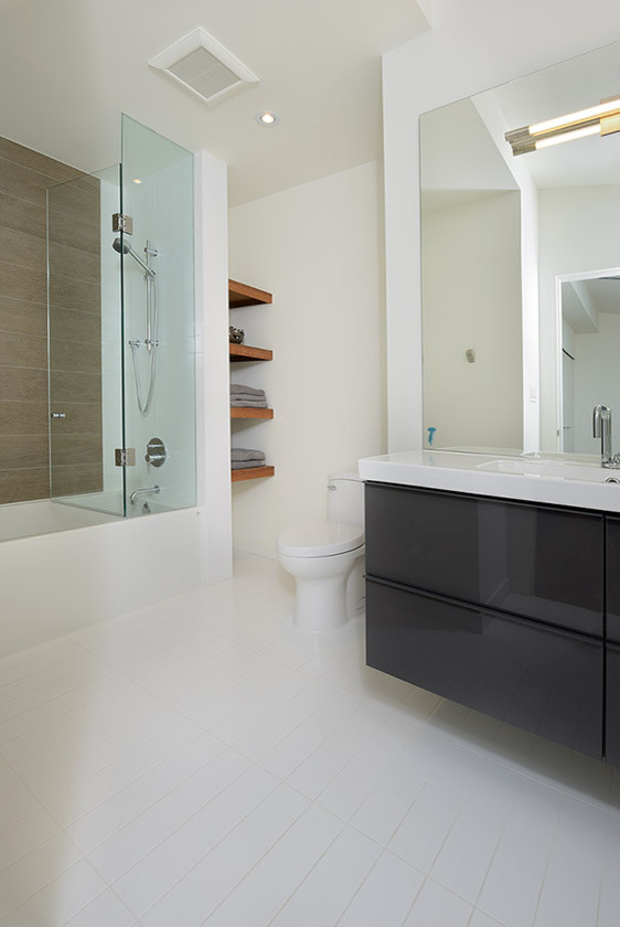 South Kingsway Contemporary Bathroom Toronto by LineBox Studio