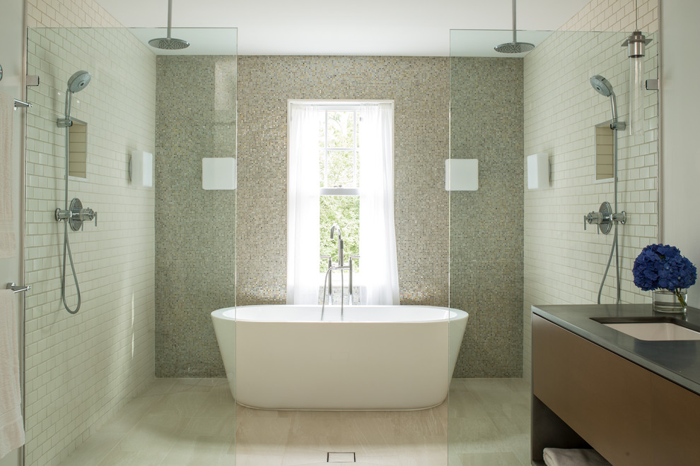 Идея дизайна: главная ванная комната в современном стиле с врезной раковиной, плоскими фасадами, отдельно стоящей ванной, двойным душем, разноцветной плиткой, плиткой мозаикой, темными деревянными фасадами и окном