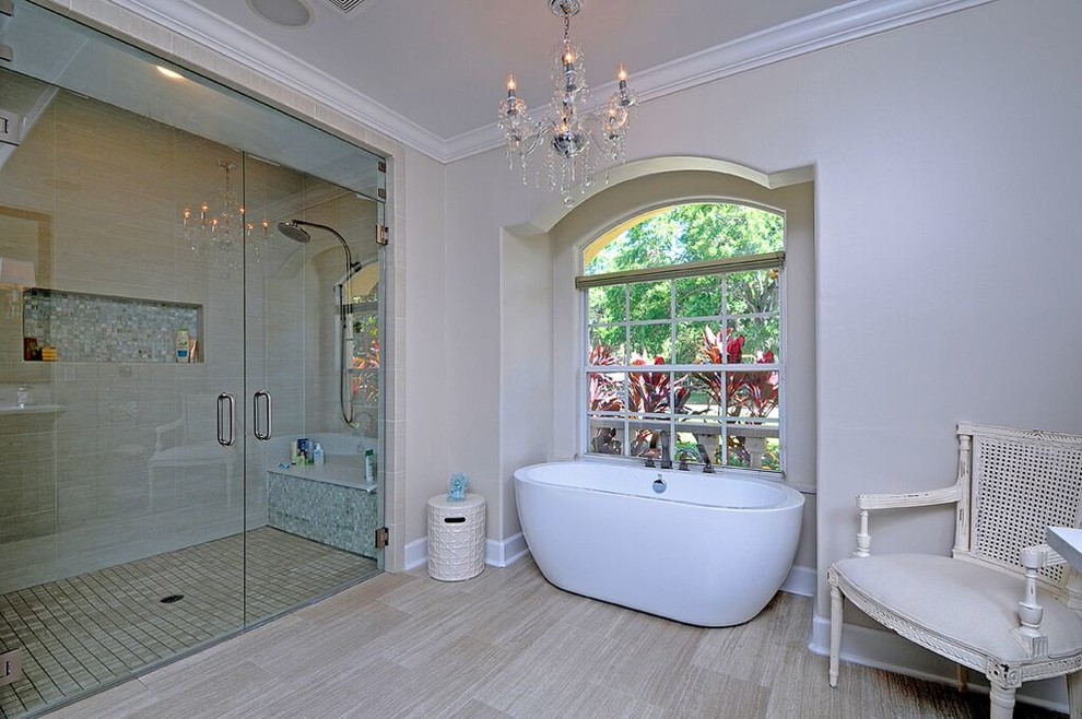Exemple d'une salle de bain principale romantique de taille moyenne avec une vasque, un placard en trompe-l'oeil, des portes de placard grises, un plan de toilette en quartz modifié, une douche à l'italienne, WC séparés, un carrelage beige, un carrelage en pâte de verre, un mur gris, un sol en carrelage de porcelaine et une baignoire indépendante.