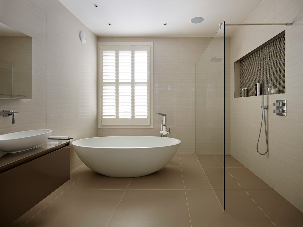 This is an example of a contemporary bathroom in London.