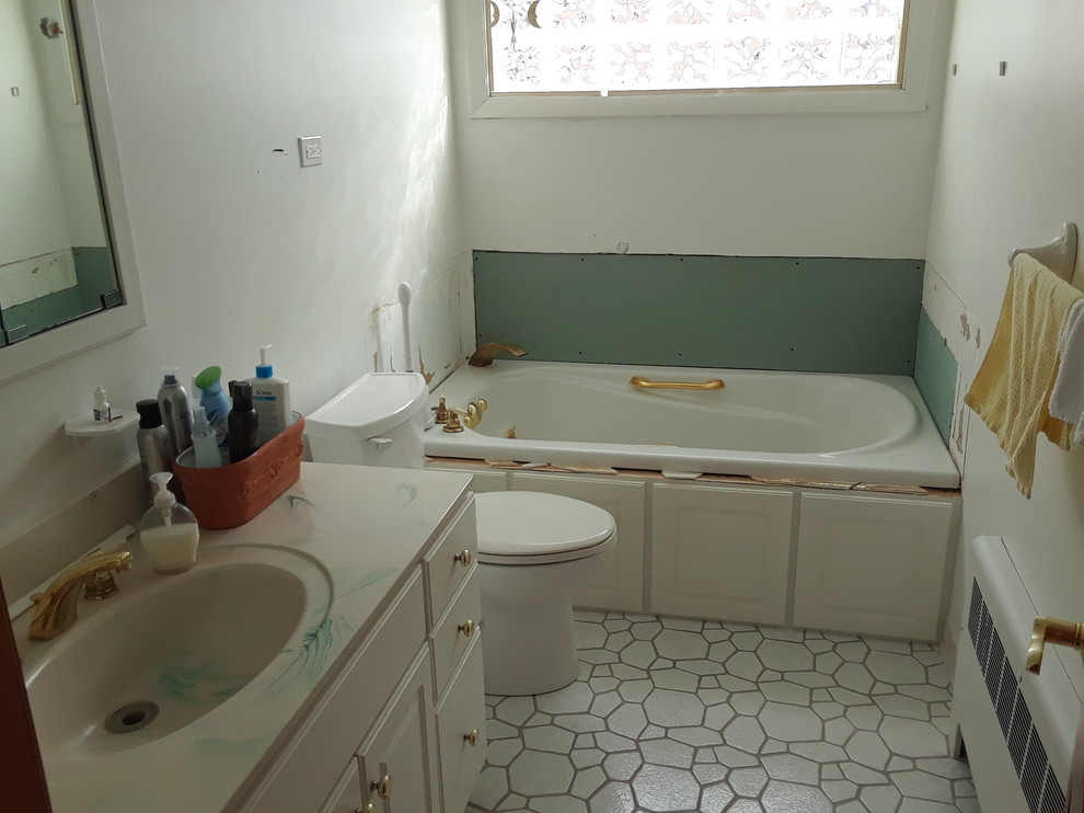 Idee per una piccola stanza da bagno chic con pareti grigie