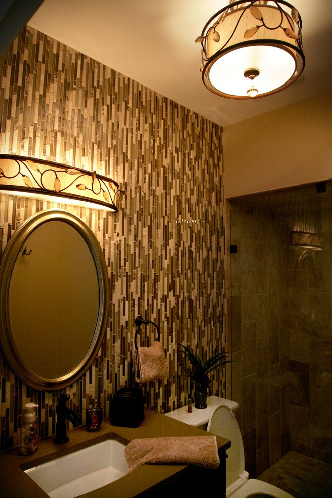 Immagine di una stanza da bagno classica di medie dimensioni