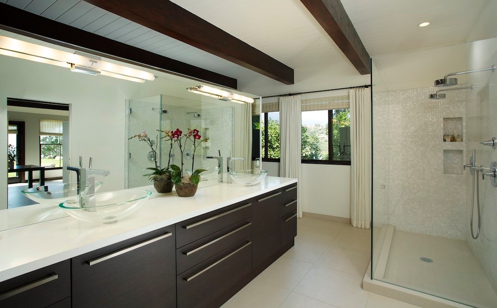 ロサンゼルスにあるコンテンポラリースタイルのおしゃれな浴室 (ベッセル式洗面器) の写真
