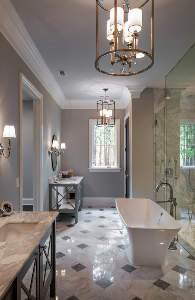 Idéer för att renovera ett mellanstort vintage en-suite badrum, med möbel-liknande, grå skåp, en kantlös dusch, grå väggar och marmorgolv
