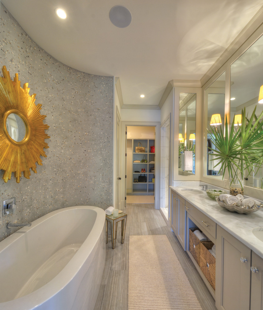 Пример оригинального дизайна: ванная комната в морском стиле с фасадами с утопленной филенкой и серыми фасадами