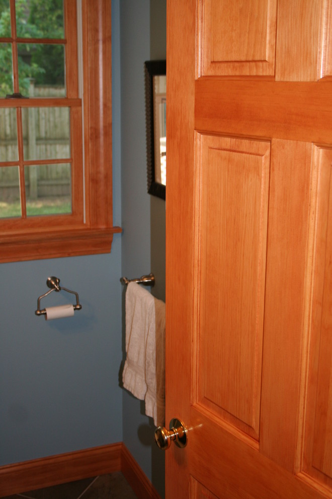 Idéer för att renovera ett litet vintage badrum med dusch, med möbel-liknande, skåp i mörkt trä, en toalettstol med separat cisternkåpa, ett fristående handfat, blå väggar och klinkergolv i porslin