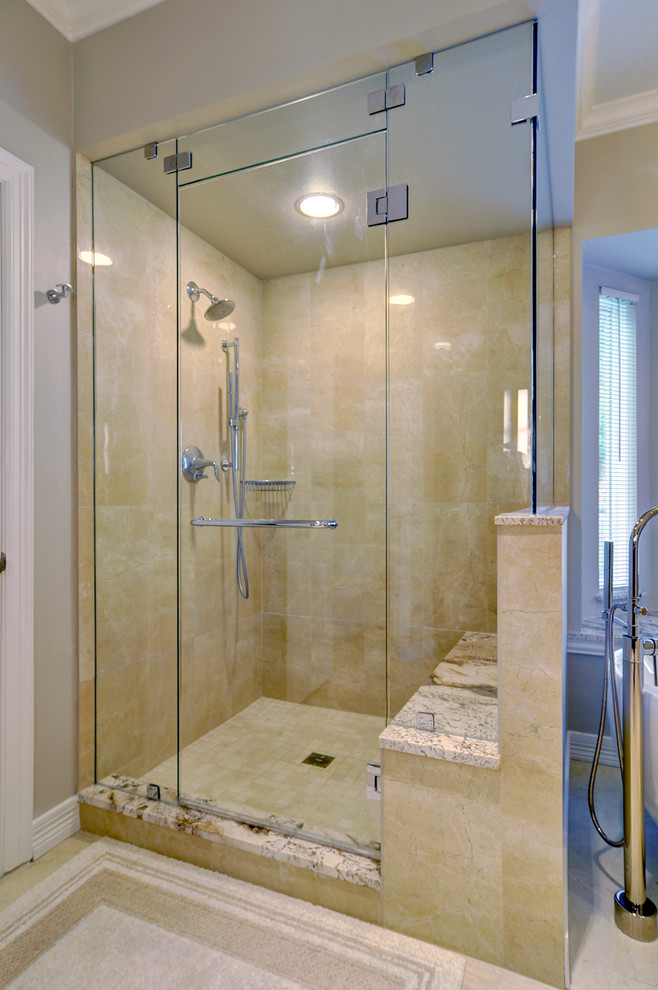 На фото: ванная комната в современном стиле с столешницей из гранита, душем в нише и керамогранитной плиткой