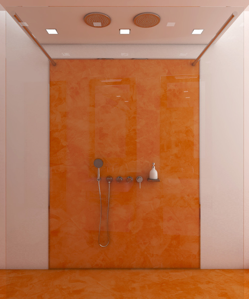 Inspiration pour une très grande salle de bain minimaliste pour enfant avec des portes de placard blanches, un bain bouillonnant, une douche ouverte, WC suspendus, un carrelage blanc, des carreaux de céramique, un mur orange, un lavabo suspendu, un sol orange et aucune cabine.