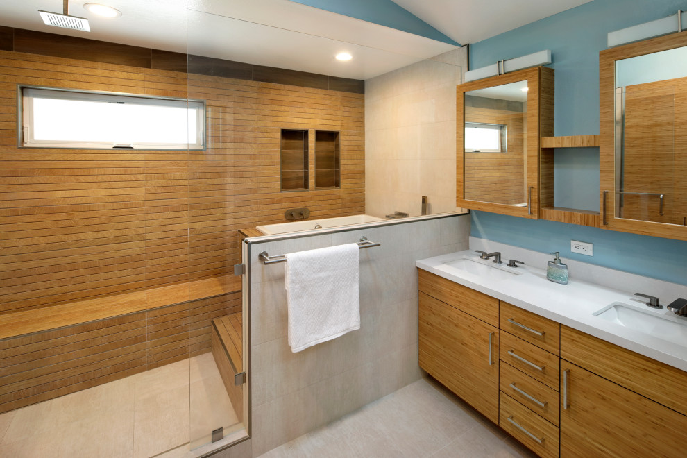 Example of an asian bathroom design in Other