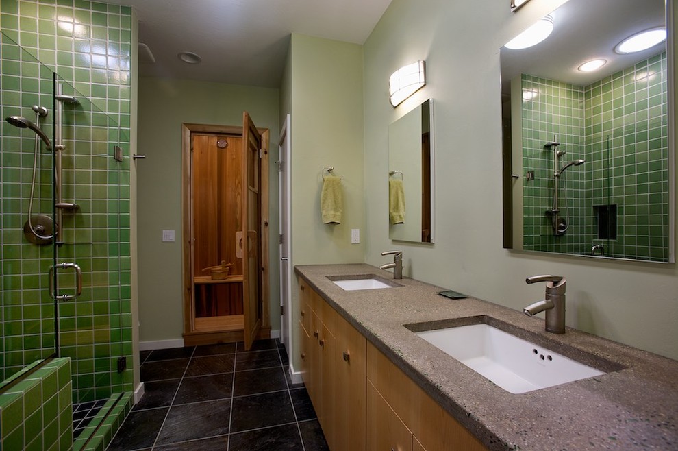 Example of a trendy bathroom design in Chicago
