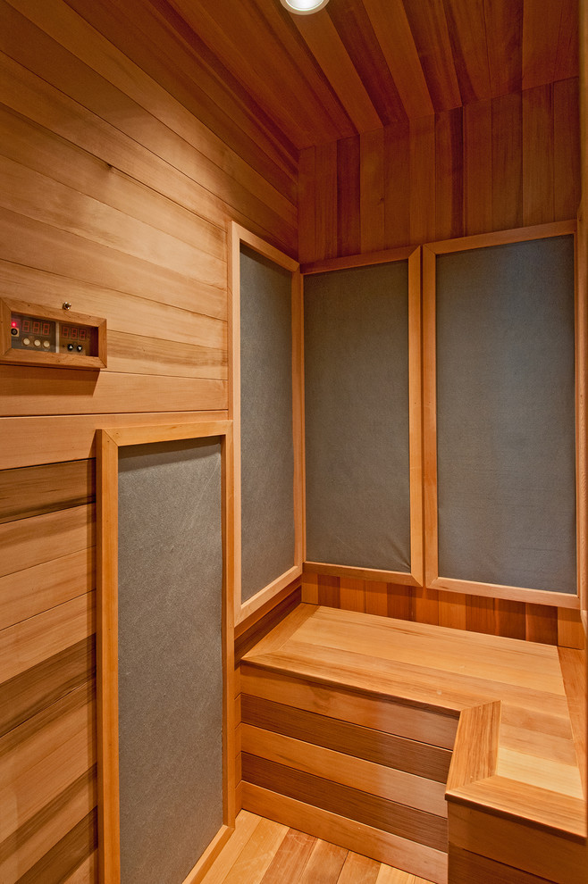 Ispirazione per una stanza da bagno padronale etnica con ante lisce, vasca giapponese, pareti beige e pavimento beige