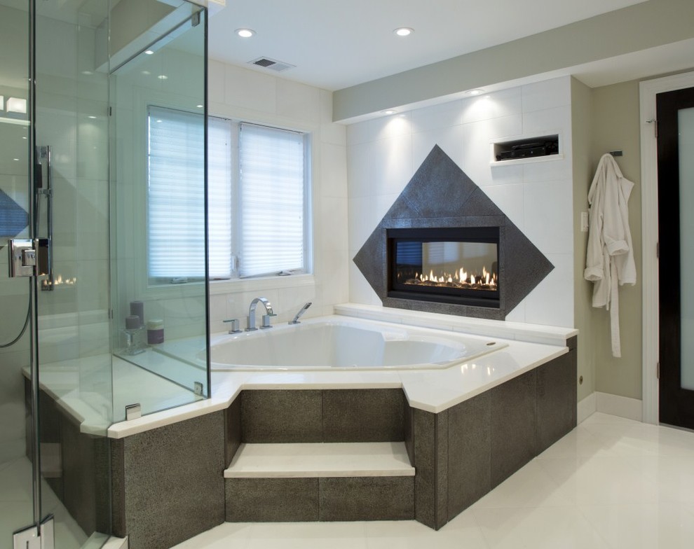 Spa Treatment at Home with Stunning Bath and Walk-in Closet - Modern ...