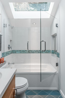 https://st.hzcdn.com/simgs/pictures/bathrooms/spacious-small-bathrooms-remodel-in-a-berkeley-cottage-home-custom-kitchens-by-john-wilkins-inc-img~e8e1d9ee0a1f0a1b_3-9177-1-c52bdaf.jpg