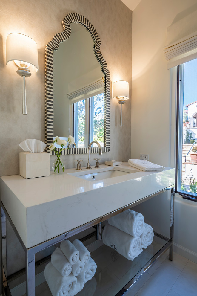 サンタバーバラにある高級な中くらいな地中海スタイルのおしゃれなバスルーム (浴槽なし) (オープンシェルフ、白い壁、セラミックタイルの床、アンダーカウンター洗面器、大理石の洗面台、白い床、白い洗面カウンター) の写真