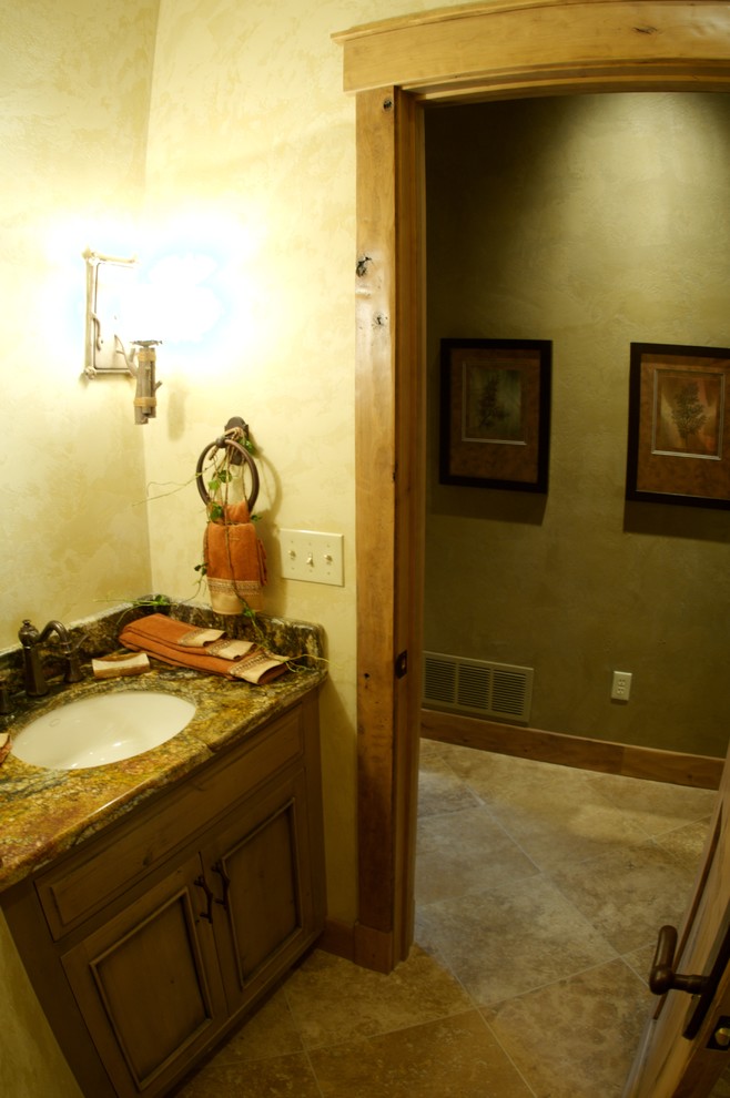 Rustik inredning av ett badrum
