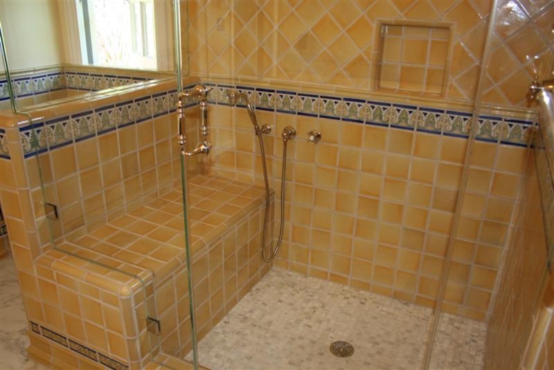 Idee per una stanza da bagno mediterranea