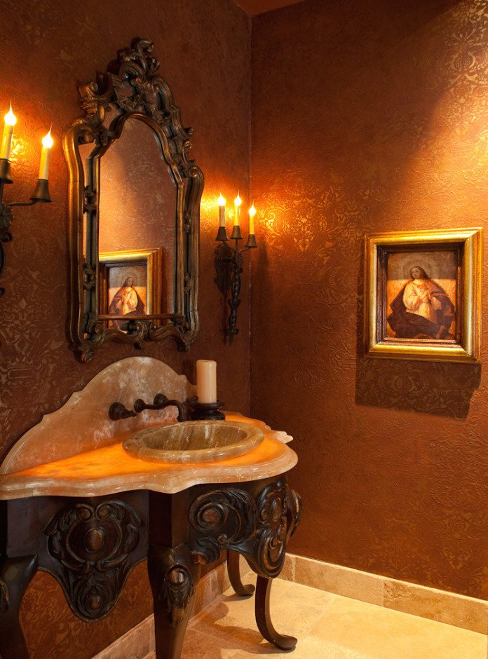 Geräumige Klassische Gästetoilette mit brauner Wandfarbe, offenen Schränken, schwarzen Schränken, beigen Fliesen, Mosaikfliesen, Terrakottaboden, integriertem Waschbecken und Granit-Waschbecken/Waschtisch in Phoenix
