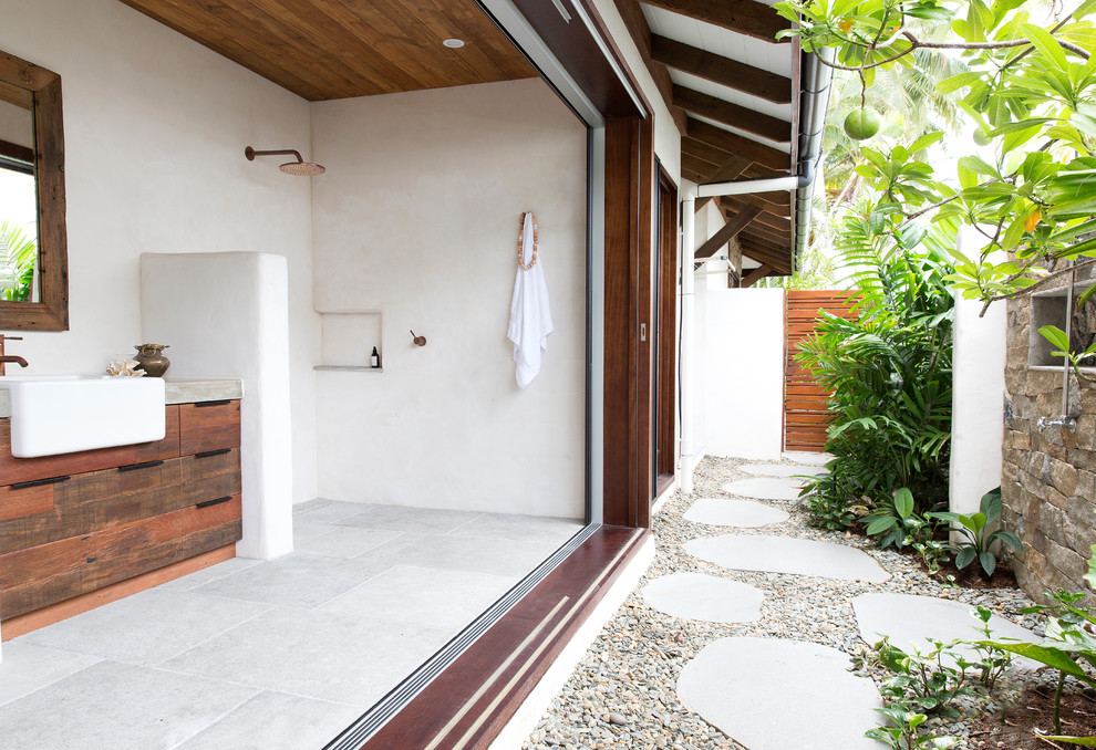 Bathroom - tropical bathroom idea in Cairns