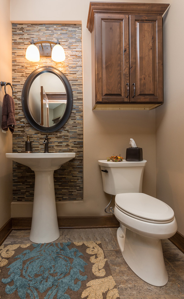 Photo of a traditional bathroom in Cedar Rapids.