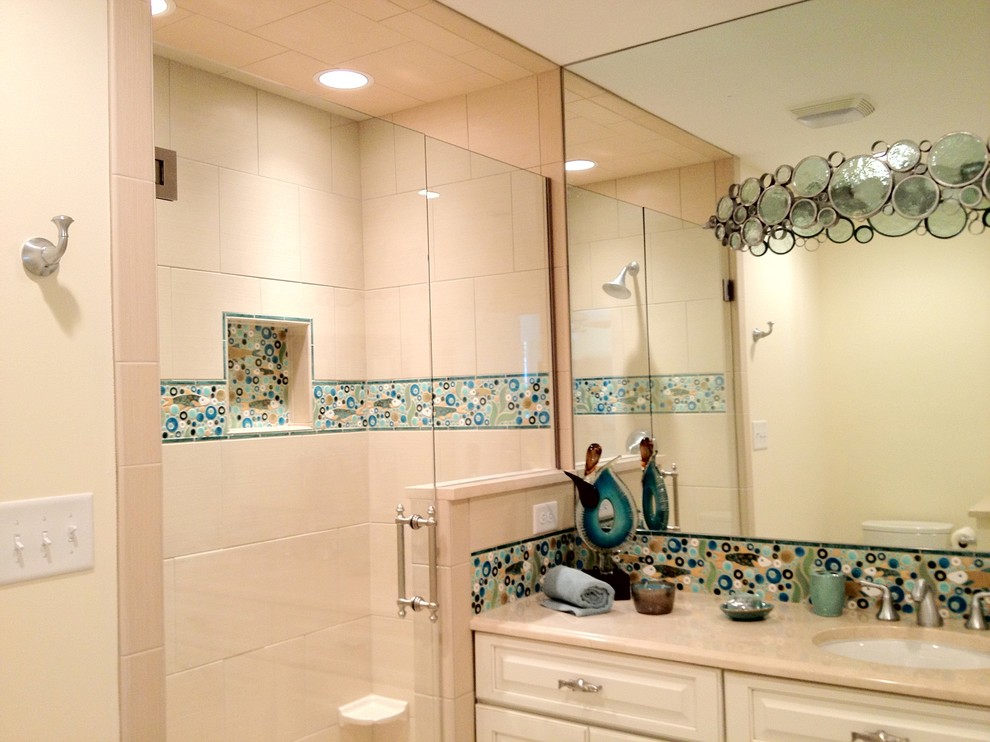 Example of a mid-sized classic kids' ceramic tile alcove shower design in Phoenix with raised-panel cabinets, white cabinets, beige walls, an undermount sink and solid surface countertops