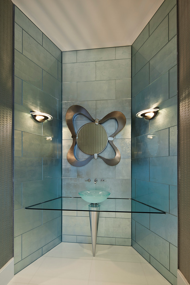 На фото: главная ванная комната среднего размера в современном стиле с металлической плиткой, полом из керамогранита, настольной раковиной и стеклянной столешницей