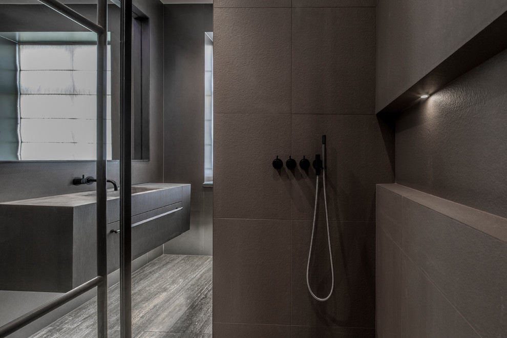 Bathroom - contemporary bathroom idea in London