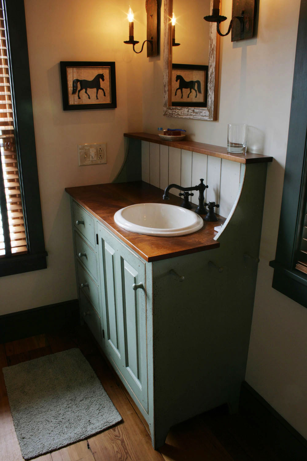 Small Log Cabins Bathroom Ideas Houzz, Rustic Log Cabin Bathroom Vanities Uk