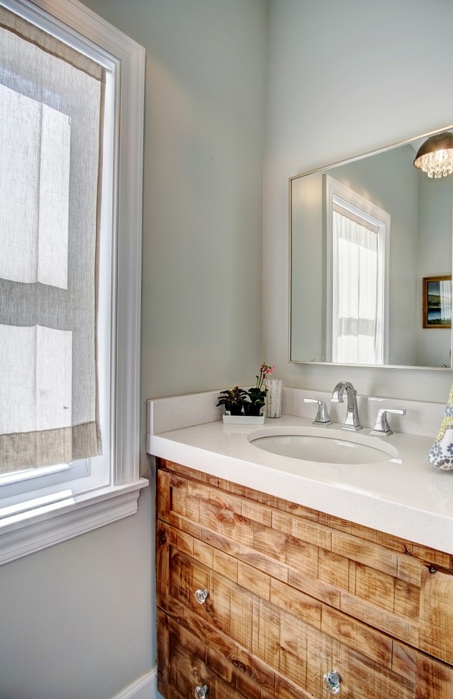 Inspiration for a country bathroom remodel in Minneapolis