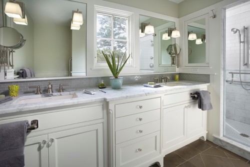 Easy installation of wall-mounted bathroom cabinet.