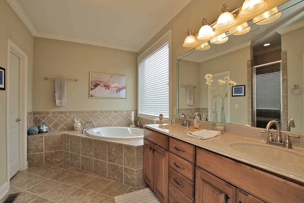Bathroom - traditional bathroom idea in Nashville