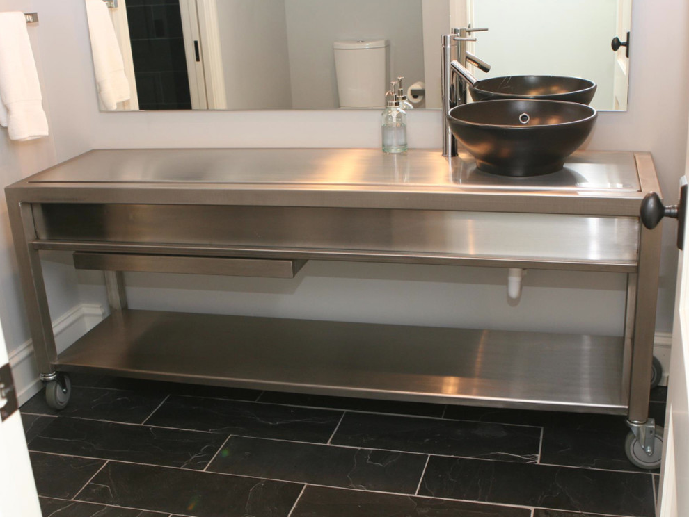 На фото: ванная комната в стиле лофт с столешницей из нержавеющей стали