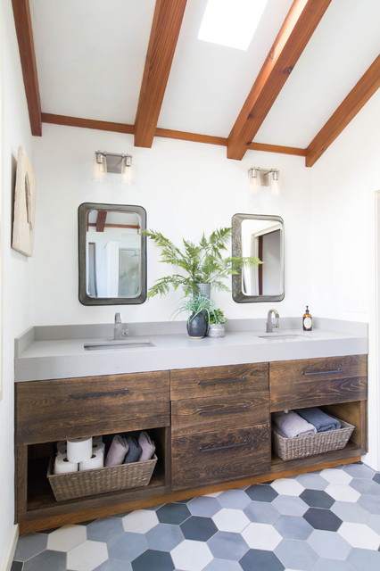 https://st.hzcdn.com/simgs/pictures/bathrooms/stanford-marci-goulart-interior-design-img~8821e2140c5e0e54_4-0300-1-4f8ff9f.jpg