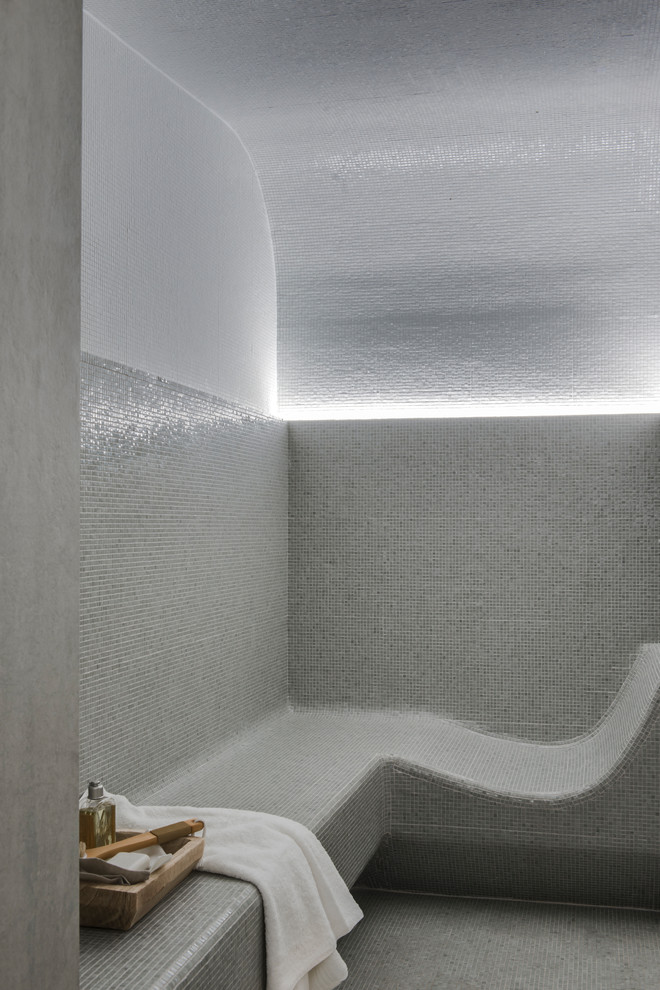Idéer för att renovera ett litet funkis badrum, med våtrum, grå kakel, porslinskakel, klinkergolv i keramik, grått golv och med dusch som är öppen