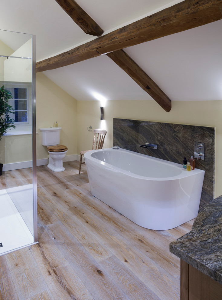 Mittelgroßes Modernes Badezimmer in Wiltshire