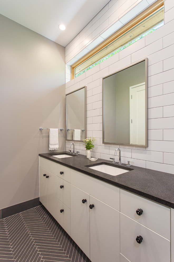 オースティンにあるコンテンポラリースタイルのおしゃれな浴室の写真