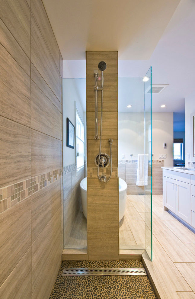 Contemporary bathroom in Vancouver.